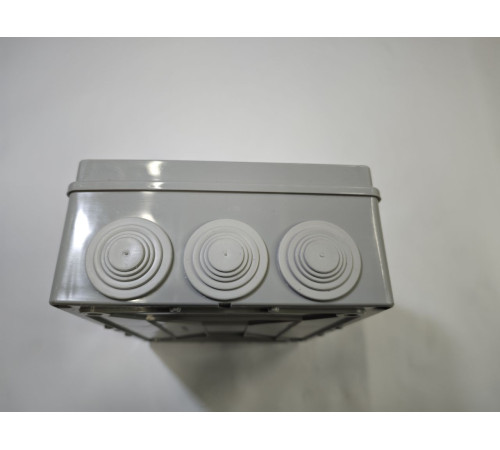 050-043 U-plast Коробка распаячная пылевлагозащитная с эластичным мембранным вводом УПр 240.190/90.3.3